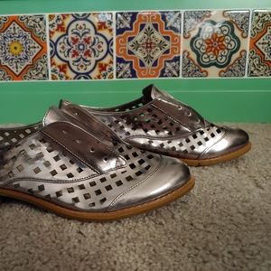 Sam and Libby slides size 6.5